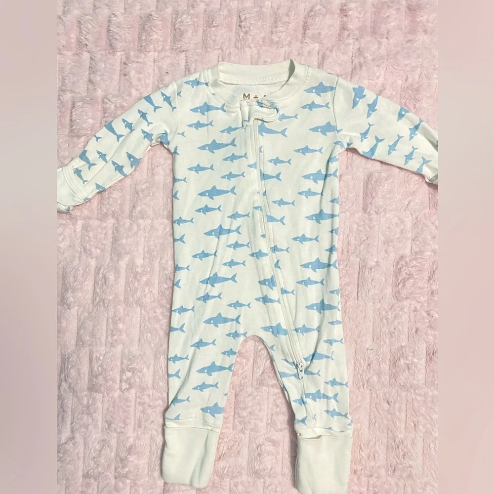 Baby shark sleeper